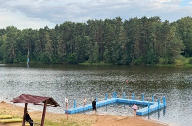 На Печерском озере оборудовали безопасную зону для купания детей